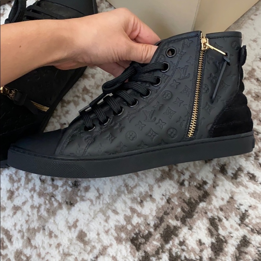 brand new -never been worn Louis Vuitton shoes! - Picture 6 of 6